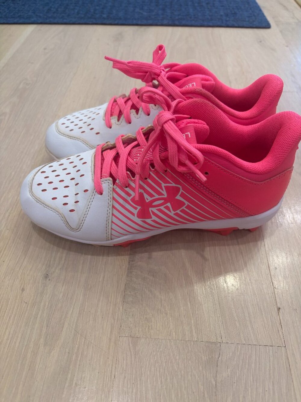 Share Under Armour Girls Softball Soccer Cleats Shoes Pink Size 4, EUC